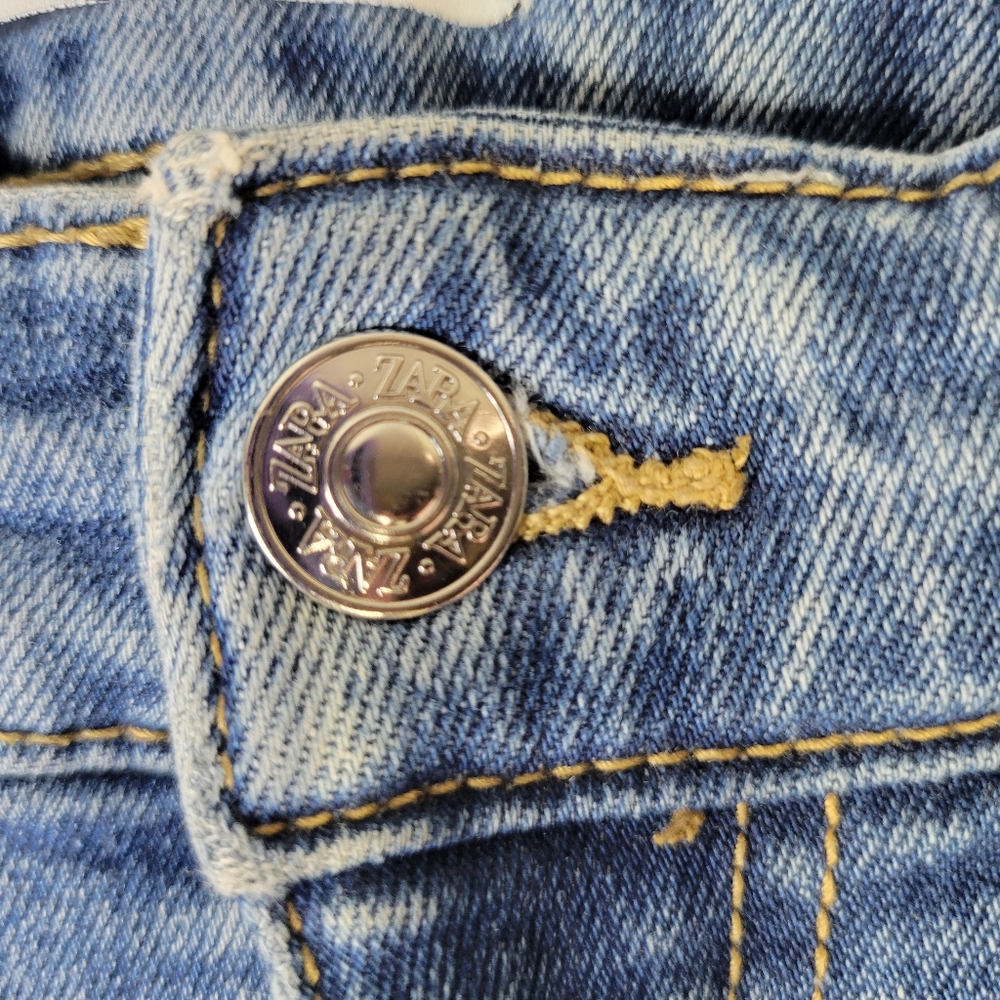 Womans Zara Unfinished hem Jeans Manufactured whiskering Size 10 Small Hole - Picture 4 of 10